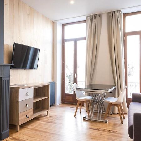 Studio Neuf, Charme De L'Ancien, Avec Balcon - 3 Etoiles, 4 Diamants Lägenhet Bagnères-de-Bigorre Exteriör bild
