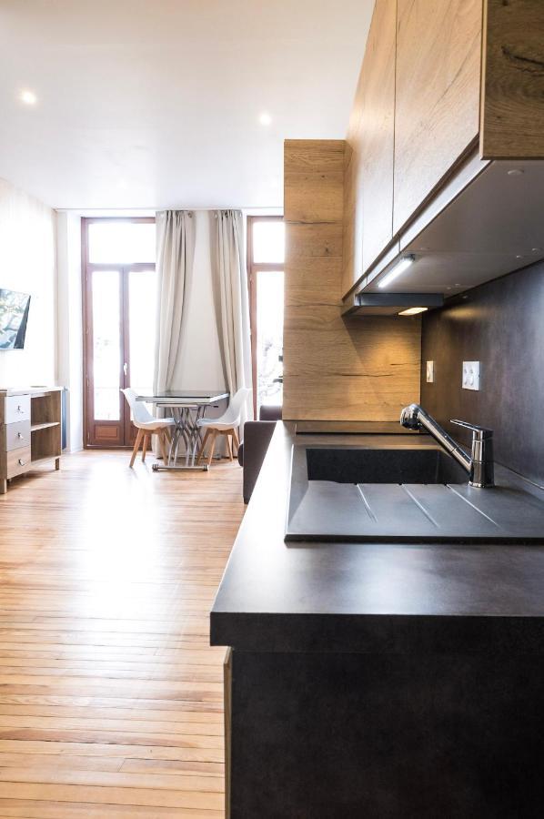 Studio Neuf, Charme De L'Ancien, Avec Balcon - 3 Etoiles, 4 Diamants Lägenhet Bagnères-de-Bigorre Exteriör bild