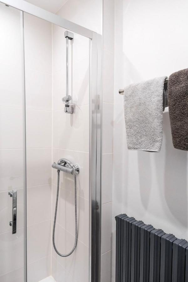 Studio Neuf, Charme De L'Ancien, Avec Balcon - 3 Etoiles, 4 Diamants Lägenhet Bagnères-de-Bigorre Exteriör bild